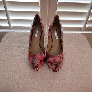 BCBGeneration Parade Women's Size 6 Pink Floral Print High Heels
